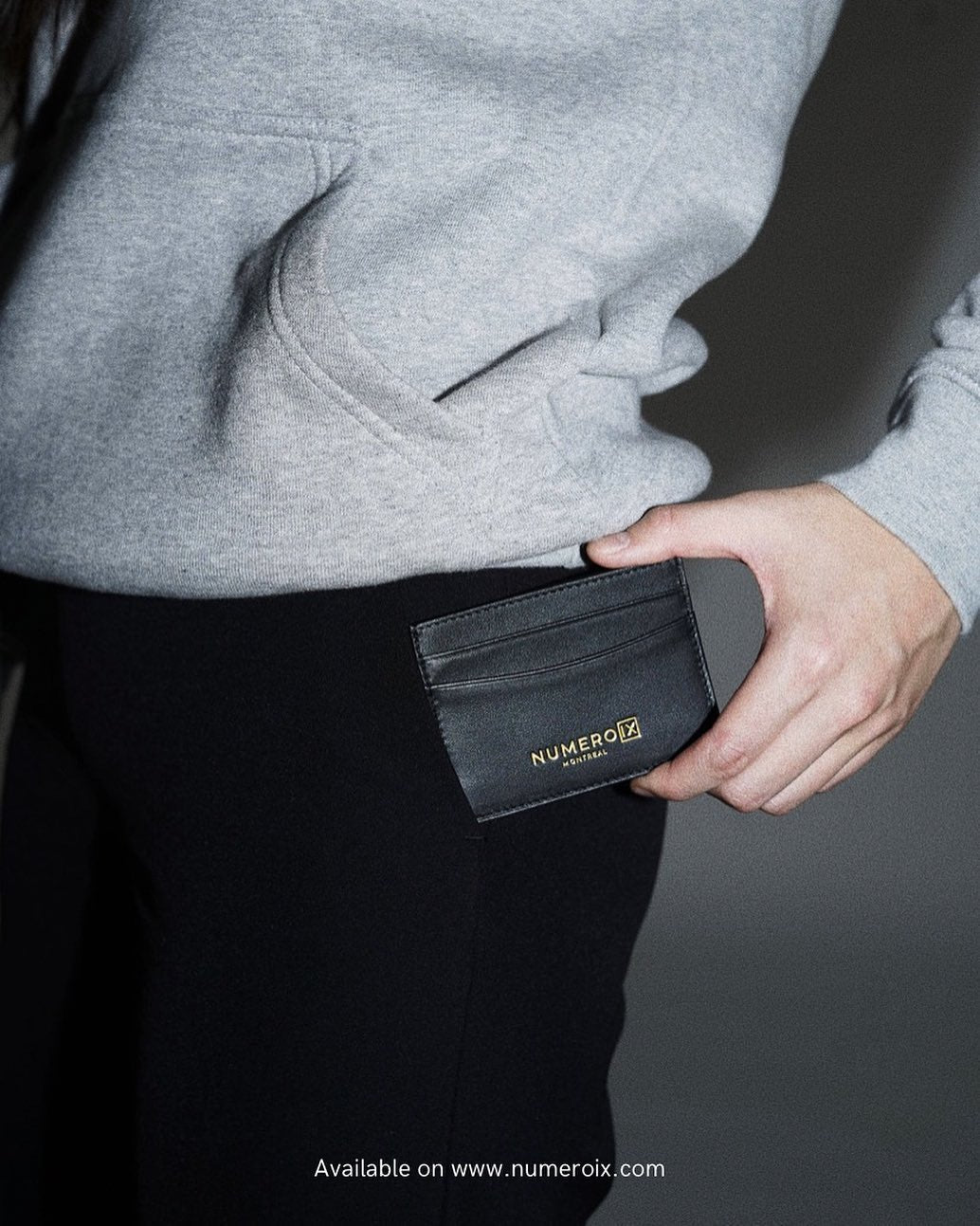 IX gold embossed card holder